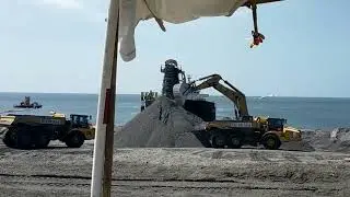PELICAN BARGE SAND DISCHARGING