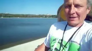 Мотоколяска в апреле на озере.
