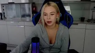 Михалины показывает грудь 18+ / TWITCH MOMENT