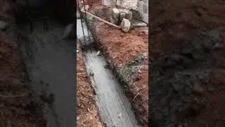 Building 🏫 in Ghana!! Casting The Trench Fench Wall 🧱🧱 Looking Great Guy's 🤩😍