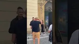 MORGENSHTERN ФОТОГРАФИРУЕТСЯ С ТУРИСТАМИ В ПРАГЕ ЗА 500 КРОН (1k РУБ) | ИЮНЬ 2022
