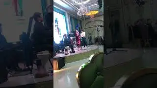 Нигина Амонкулова да ресторан суруди узбеки