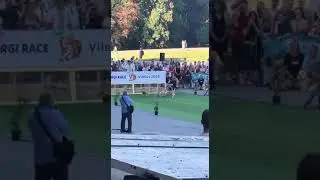 В Вильнюсе провалился забег среди корги — со старта все пёсели побежали искать своих хозяев.