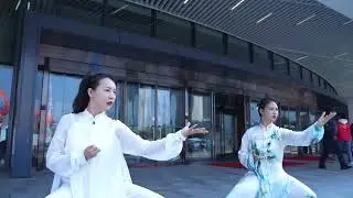 功夫姐妹一起練太極