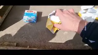 Вместо масла, в упаковке брикеты пенопласта.