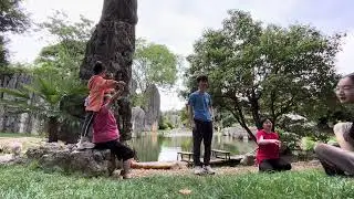 Shilin family photo shoot moment