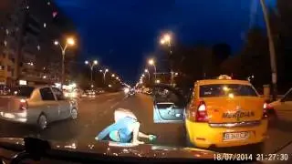 ДРАКА ПЕШЕХОДА С ТАКСИСТОМ