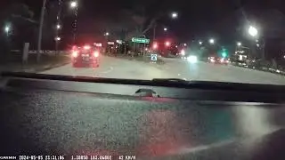 Singapore Taxi trying his luck to create an accident