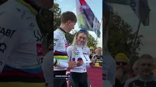 POGACAR e la fidanzata ZIGART alle Strade Bianche entrambi col n° 1 🥰🚴