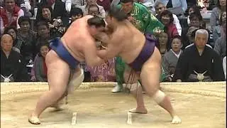 The March Sumo tournament 2013. 4-6 days of the Haru Basho in Osaka