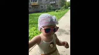 На прогулке.