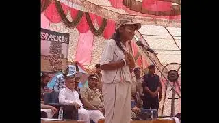 हर एक फौजी की कहानी || शहीदों की कहानी ||कविता के माध्यम से बच्ची ने सुनाई फौजीयों की दिल की बात ||