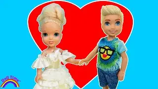 First Crush! Elsa has a HUGE CRUSH at School!