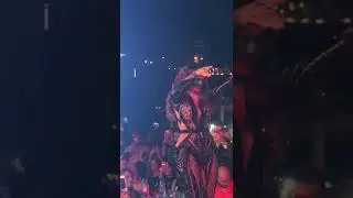 هيفاء وهبي بملابس شبه عارية امام جمهورها