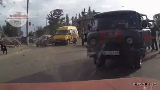 атака украинских нацистов на жителей Старобельска ЛНР