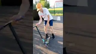 Вова сделал вип на бар флет #катайсдушой #самокат #скейтбординг #bmx #трюкинасамокате #tricks