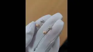 Стильні сережки кульки в стилі Dior в червоному і білому золоті з алмазним гравіюванням