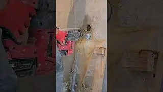 Milwaukee 2712-20 с алмазной коронкой.