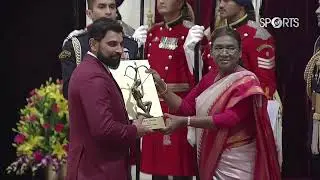 President Droupadi Murmu presents the Arjuna Award 2023 to Mohd. Shami for his excellent performance