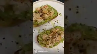 Вкуснейшая брускетта с креветкой и авокадо