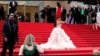 Pooja Hegde new reel on cannes red carpet cute 🥺🥰🥰🥰🥰🥰🥰🥰