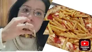 La dieta del disastro 😅 Pizza con wurstel e patatine #mukbang #pizza #asmr #eatingshow