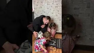 Mom and children liked the plumber 😭😭😭
