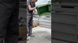 Sraml Crate/Box washer cleaning mud #innovation #winemaking