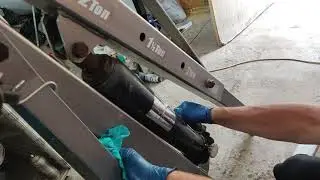 How to bleed and service Cherry Picker(engine hoist)
