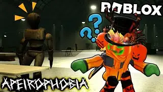 We Found ALIVE Mannequins in The BACKROOMS!! | Apeirophobia Chapter 2