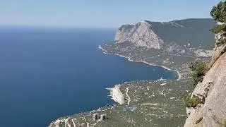 Ящерица на горе Деликли-Бурун в Ласпи оказывается любит варёную кукурузу!