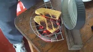 Estupendo asador con latas de sardina
