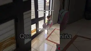 Mundo, se bueno con ella, ahí va mi niña #preescolar #primerdiadeclases