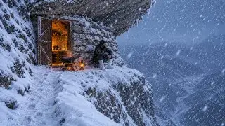 I Built a Shelter on the Edge of a Mountain in Heavy Snow