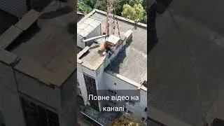 Замасковане обладнання орків на даху багатоповерхівки. Уражено