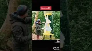 Художник у которого вместо мольберта - дерево
