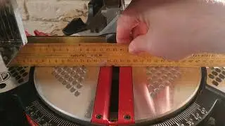 Кривая платформа торцовочной пилы ЗУБР ЗПТК 210-1500