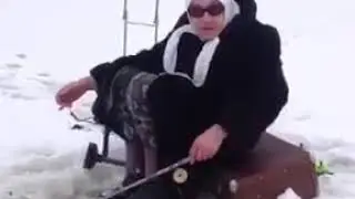 Пьяная бабка на рыбалке