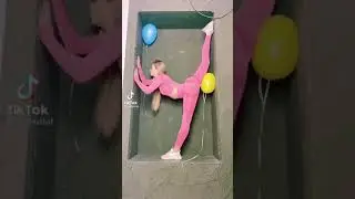 Сексуальная девушка с шариками