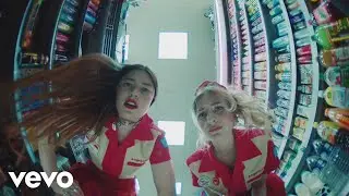 Wet Leg - Ur Mum (Official Video)
