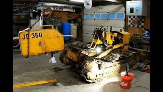 John Deere 350B - Box and Fuel Tank Removal