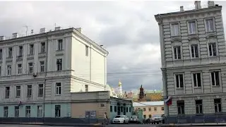 Москва. Прогулка по Моховой улице. Разорванный дом. Манеж