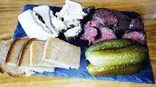 АСМР ИТИНГ 😋 БОЧКОВЫЕ ОГУРЧИКИ, САЛО И КОЛБАСА!!!! 👍️