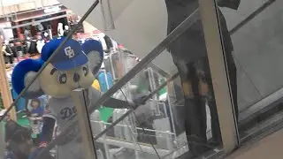 2024.10.14 向こうからドアラが上ってくる名古屋