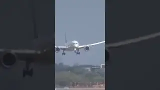 Boeing 787-9 Dremliner lands an extremely crab angle #aviation #aviationlovers #boeinglovers #storm