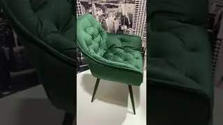 Крісло м'яке з підлокітниками на металевих ніжках CHIC оксамит, колір зелений PH - 602