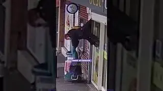 ОКАЗАЛСЯ НЕ В ТОМ МЕСТЕ!