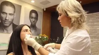 מילוי שפתיים באמצעות קנולה