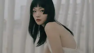 Where we lost the ocean, it turns to the runway (asian model outdoor runway video)