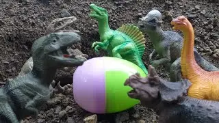 Hunting found jurassic world evolution 2 t-rex velociraptor spinosaurus triceratops sauropoda#trex